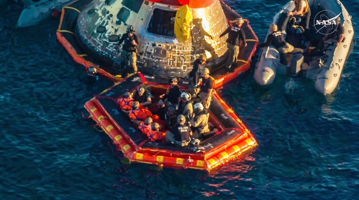 Phi hành đoàn Artemis II rời tàu Orion, ông Trump mời sớm thăm Nhà Trắng - Ảnh 1.