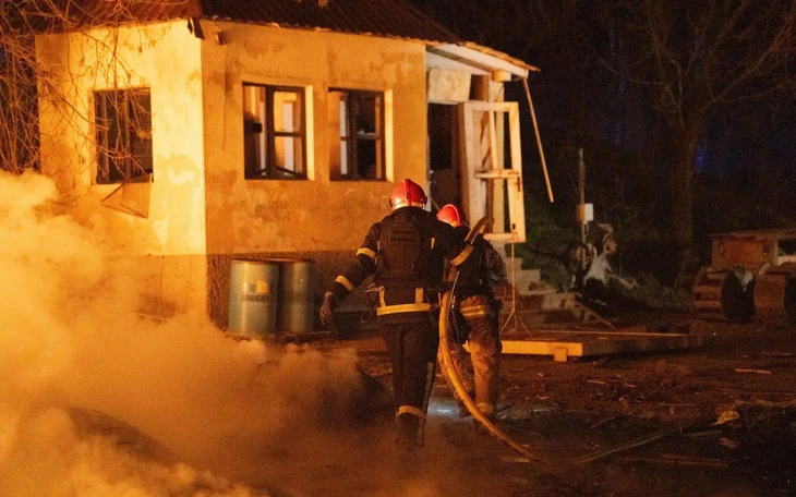 Ukraine và Nga cáo buộc nhau vi phạm lệnh ngừng bắn dịp Phục sinh - Ảnh 1.