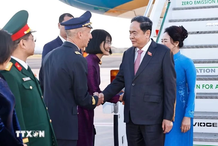 Chủ tịch Quốc hội đến Rome, bắt đầu thăm Ý - Ảnh 2.