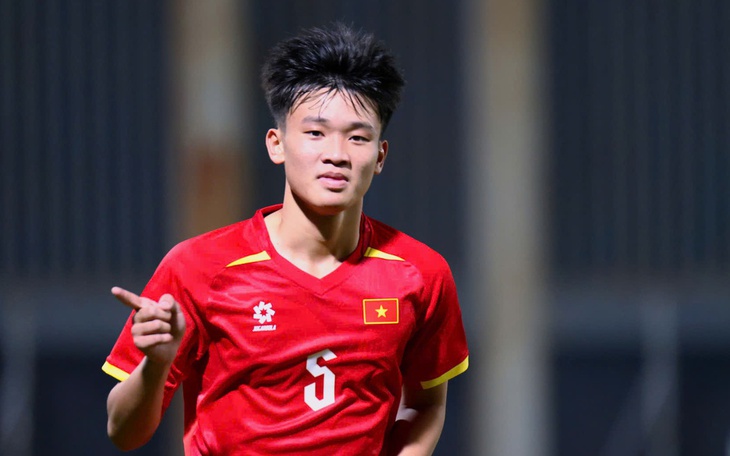 U17 Việt Nam thị uy sức mạnh trước U17 Malaysia - Ảnh 4.