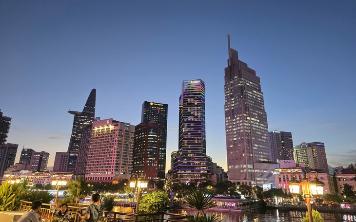 Hà Nội có thêm 51.000m² mặt bằng bán lẻ mới, cuộc đua hút khách thuê nóng lên ngoài trung tâm - Ảnh 4.