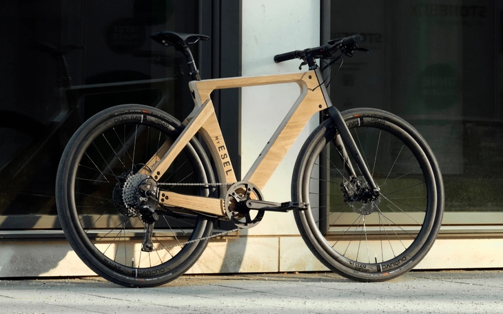 Xe đạp điện như ô tô, dễ dàng biến thành nhà di động, đi 190km/sạc, chạy sa mạc 'ngon lành' - Ảnh 8.