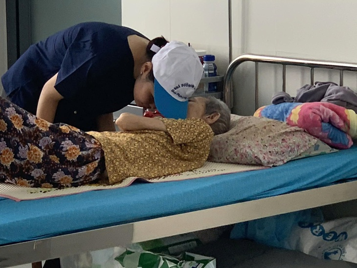 Khánh thành nhà dưỡng lão Láng Sen, sẽ chăm sóc miễn phí 300 cụ già neo đơn - Ảnh 2.