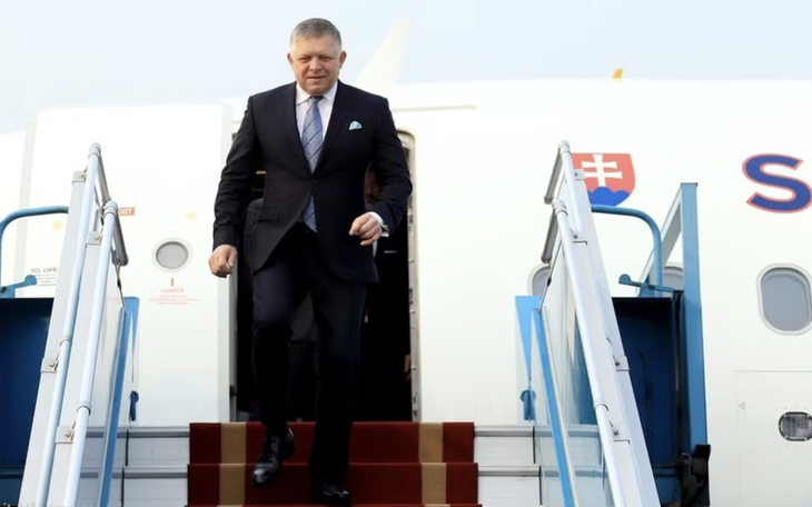 Thủ tướng Lê Minh Hưng chủ trì lễ đón chính thức Thủ tướng Slovakia Robert Fico - Ảnh 1.
