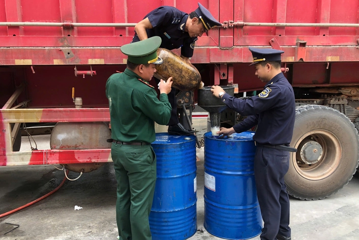 buôn lậu dầu - Ảnh 1.