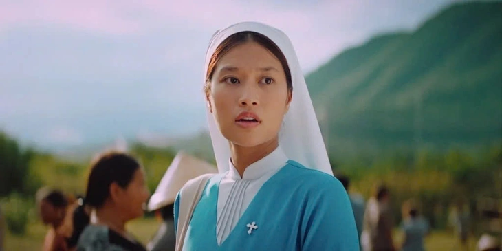 Hẹn em ngày nhật thực đạt 100 tỉ đồng; Bẫy tiền doanh thu bết bát - Ảnh 2.