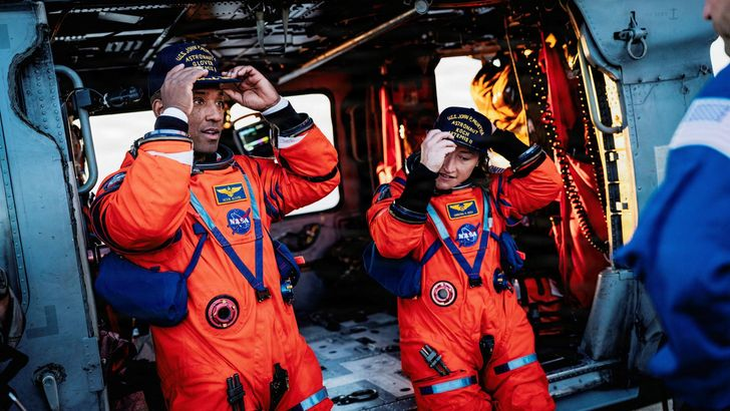 Những chia sẻ đầu tiên của phi hành đoàn Artemis II sau khi trở về Trái đất - Ảnh 3.