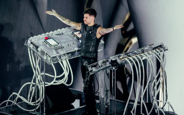 Cái giá của những show diễn công nghệ cao - Ảnh 2.