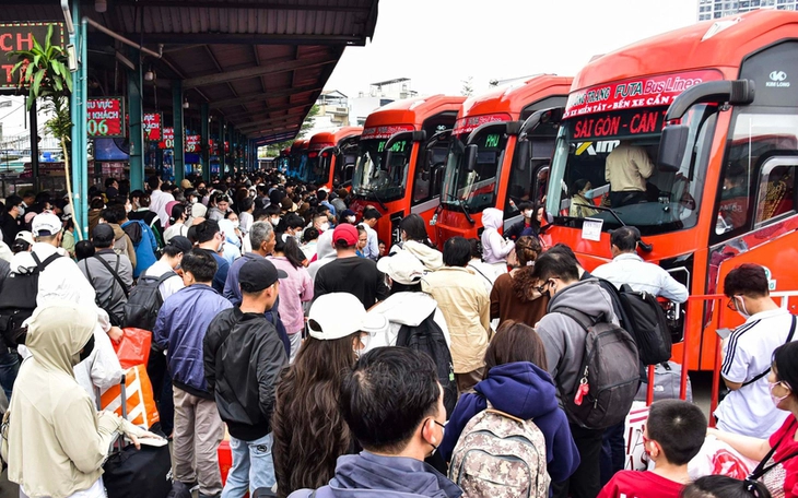 Đồng loạt giảm mạnh giá xăng dầu từ 0h ngày 16-4 - Ảnh 2.