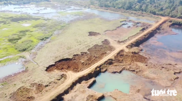 múc đất - Ảnh 1.