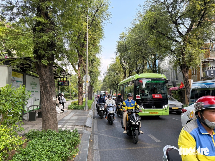 UBND TP.HCM đăng ký HĐND xây dựng nghị quyết miễn phí xe buýt, dự kiến thông qua trong tháng 4 - Ảnh 1.