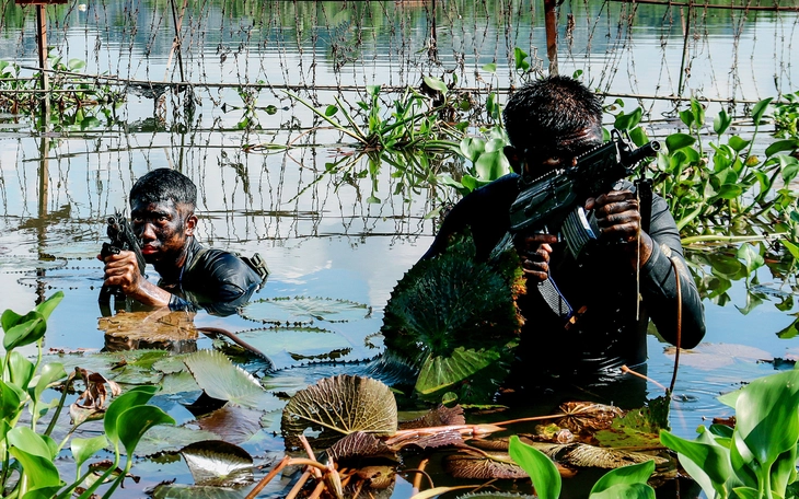 Lữ đoàn Đặc ông 126 Hải quân đón nhận Huân chương bảo vệ Tổ quốc hạng nhất - Ảnh 3.