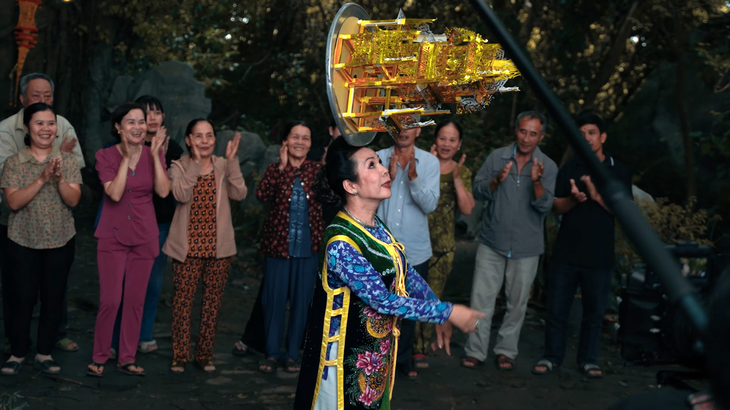 Múa mâm vàng - mâm bạc, múa bóng rỗi, múa cúng trăng, múa chằn vào phim 'Heo năm móng'. - Ảnh 1. Heo năm móng - Ảnh 1.