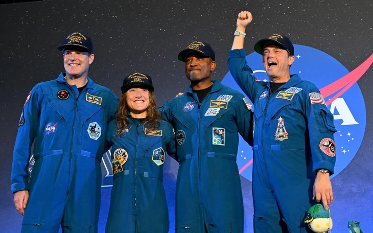 Phi hành đoàn Artemis II được chào đón tại Houston, chia sẻ những cảm xúc đầu tiên - Ảnh 2.