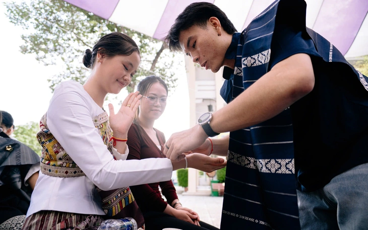 Đón Tết Lào, Campuchia giữa lòng TP.HCM - Ảnh 2.