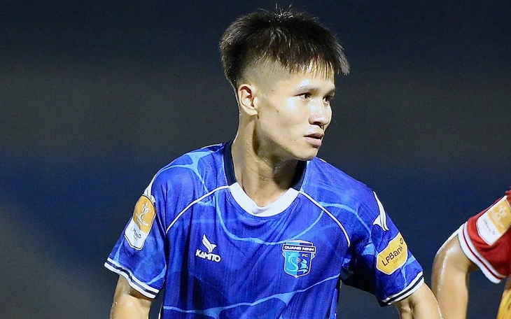 Siêu phẩm giúp CLB Quảng Ninh thắng trận đầu tiên sau gần nửa năm - Ảnh 3.