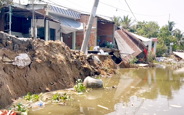Đường ven sông ở Đồng Tháp Mười, Tây Ninh sạt lở dài 60m  - Ảnh 3.