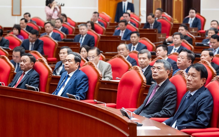 Tổng Bí thư, Chủ tịch nước, Thủ tướng dự hội nghị quán nghị quyết Hội nghị Trung ương 2 - Ảnh 2.