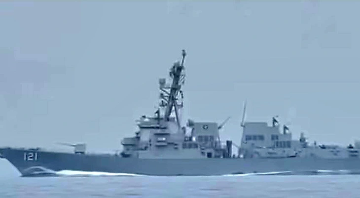 Đài Iran đăng video 2 tàu khu trục Mỹ qua eo biển Hormuz
thất bại, 'suýt bị phá hủy' - Ảnh 2.