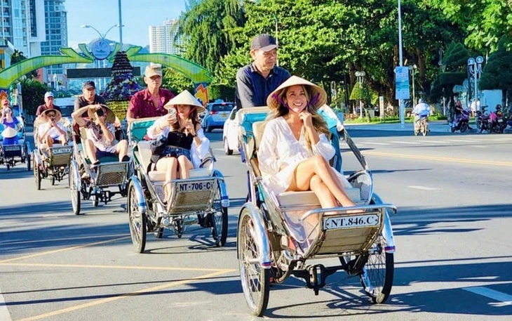 Không thể 'muốn cấm là cấm' xích lô điện ở Nha Trang, cần bài toán quản lý hài hòa - Ảnh 4.