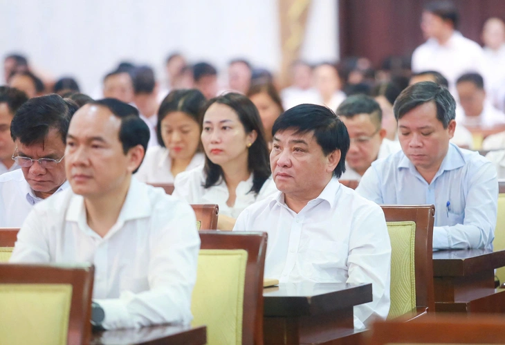 Tổng Bí thư, Chủ tịch nước, Thủ tướng dự hội nghị quán triệt nghị quyết Hội nghị Trung ương 2 - Ảnh 7. Tổng Bí thư, Chủ tịch nước, Thủ tướng dự hội nghị quán triệt nghị quyết Hội nghị Trung ương 2 - Ảnh 7.