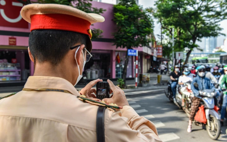 Lắp điện mặt trời mái nhà tự sản tự tiêu không thông báo sẽ bị phạt tới 20 triệu đồng - Ảnh 2.