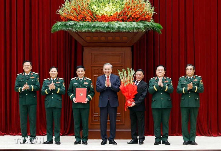 Tổng Bí thư, Chủ tịch nước Tô Lâm chủ trì Hội nghị công bố các Quyết định về công tác cán bộ - Ảnh 2. Tổng Bí thư, Chủ tịch nước Tô Lâm chủ trì Hội nghị công bố các quyết định về công tác cán bộ - Ảnh 2.