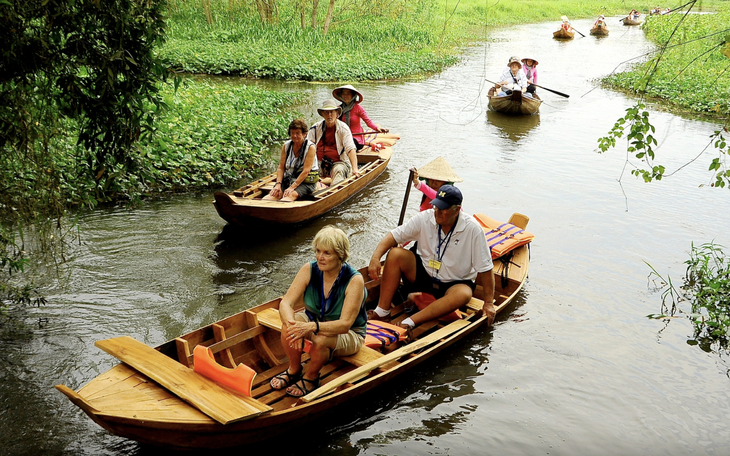 Du lịch dịp lễ 'tăng nhiệt': công suất phòng tăng cao, tour ngắn ngày sớm kín chỗ - Ảnh 2.