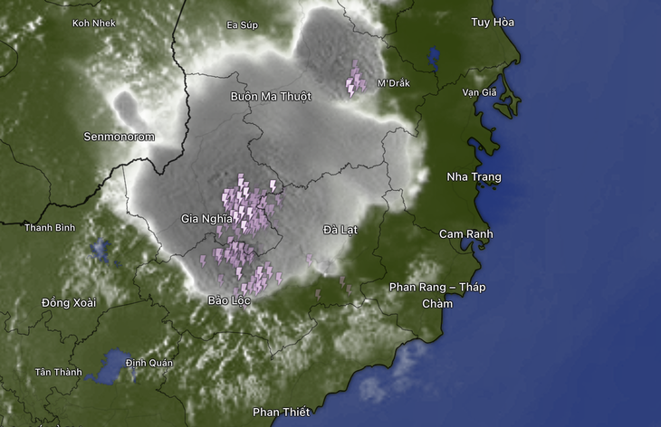 Ổ mây dông đậm đen, Lâm Đồng - Đắk Lắk sẽ có mưa giải nhiệt sau ngày nắng gắt - Ảnh 1.