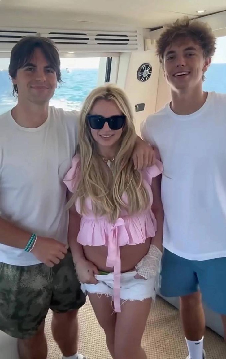 Britney Spears - Ảnh 4.