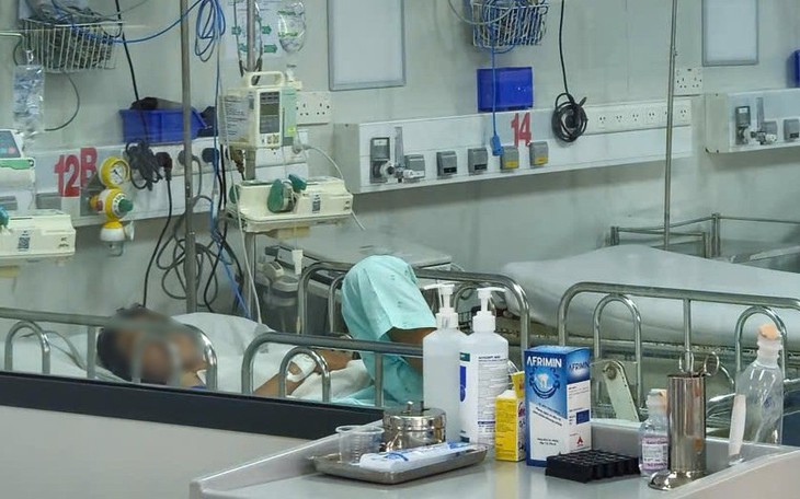 Cứu bé trai 13 tuổi đột ngột mắc viêm màng não mủ, phù não nguy kịch - Ảnh 2.