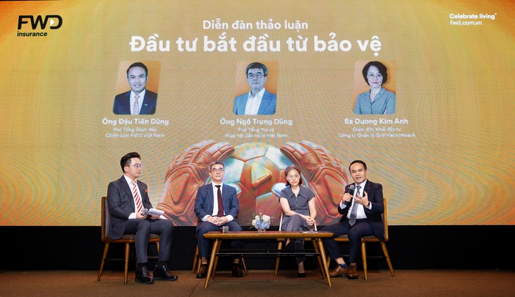 Thấy gì qua hình ảnh quả bóng và găng tay của “FWD Đầu tư đón đầu”? - Ảnh 6.