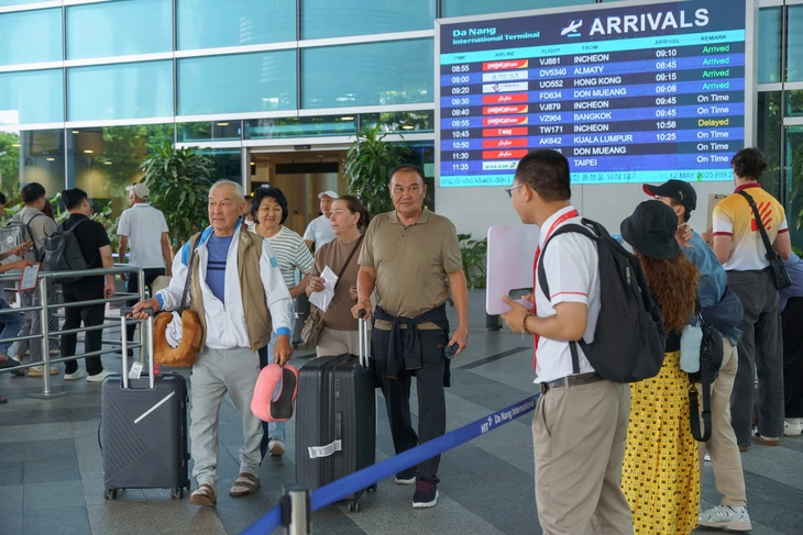 khách Nga - Ảnh 2.