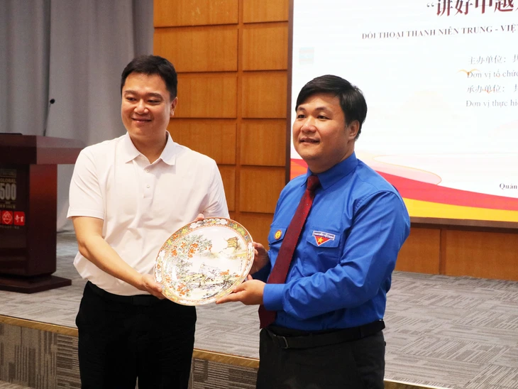 thanh niên - Ảnh 1.