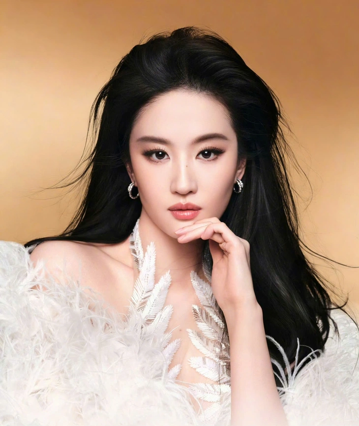 Lưu Diệc Phi mặc đầm của nhà thiết kế Việt - Ảnh 5. Lưu Diệc Phi - Ảnh 5.