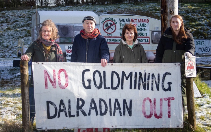 Đánh bom bằng ô tô lần hai trong một tháng tại Bắc Ireland - Ảnh 2.