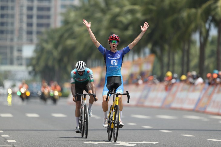 Cúp truyền hình - Ảnh 1.