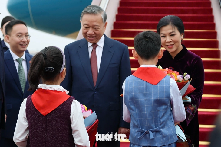 Tổng Bí thư, Chủ tịch nước Tô Lâm và Phu nhân đến Bắc Kinh, bắt đầu chuyến thăm Trung Quốc - Ảnh 3. Tổng Bí thư, Chủ tịch nước Tô Lâm - Ảnh 3.