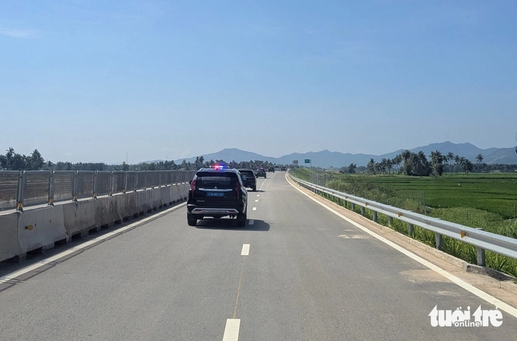 Đường cao tốc từ Quảng Ngãi tới hầm Cù Mông có kịp khai thác trong tháng 4? - Ảnh 3.