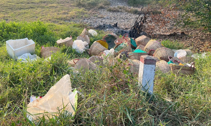 đổ rác - Ảnh 2.