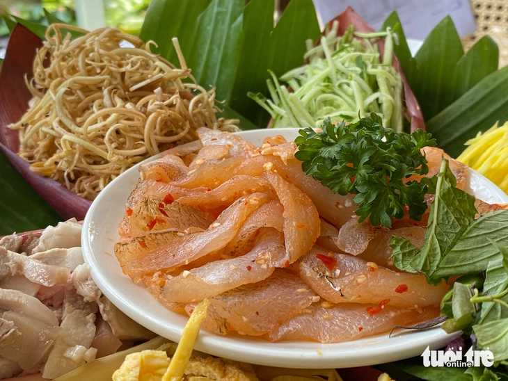 Món đặc sản Mũi Né khiến thực khách thích thú: ngon miệng, đã mắt - Ảnh 4. lẩu thả - Ảnh 4.