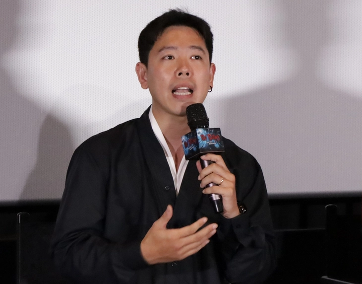 Kiều Minh Tuấn vượt nỗi sợ kinh dị, kể cảnh treo lơ lửng ám ảnh trong Phí phông: Quỷ máu rừng thiêng - Ảnh 2.