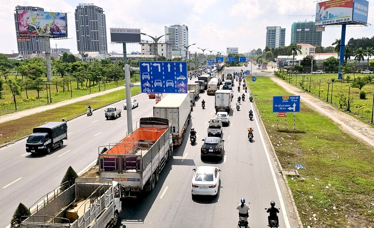 Chống ùn tắc lối vào cao tốc Cần Thơ - Cà Mau ra sao khi chưa có cầu Cần Thơ 2? - Ảnh 1.