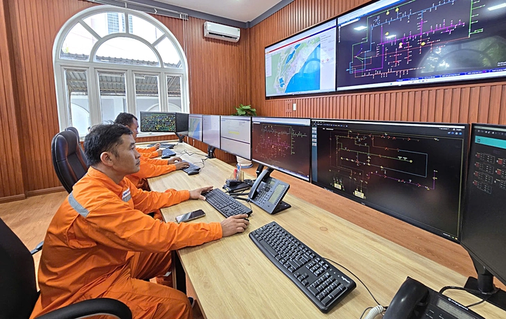 Áp lực điện mùa nắng nóng: Tự chủ năng lượng, bảo vệ túi tiền - Ảnh 2.