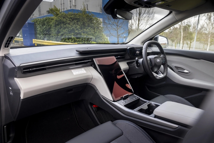 Ford Explorer - Ảnh 2.