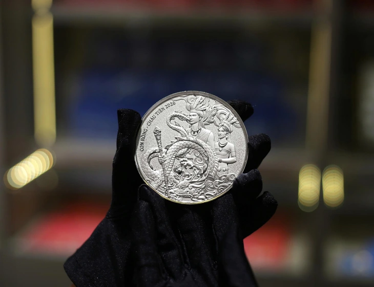 Giá vàng tăng vọt sau khi Mỹ và Iran xem xét tái đàm phán - Ảnh 2.