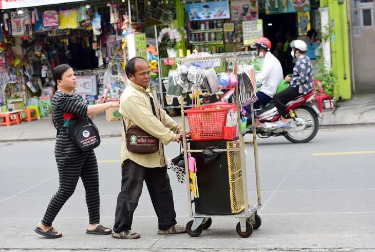 Người khuyết tật không muốn bị thương hại và cả... 'tâng bốc' - Ảnh 2.