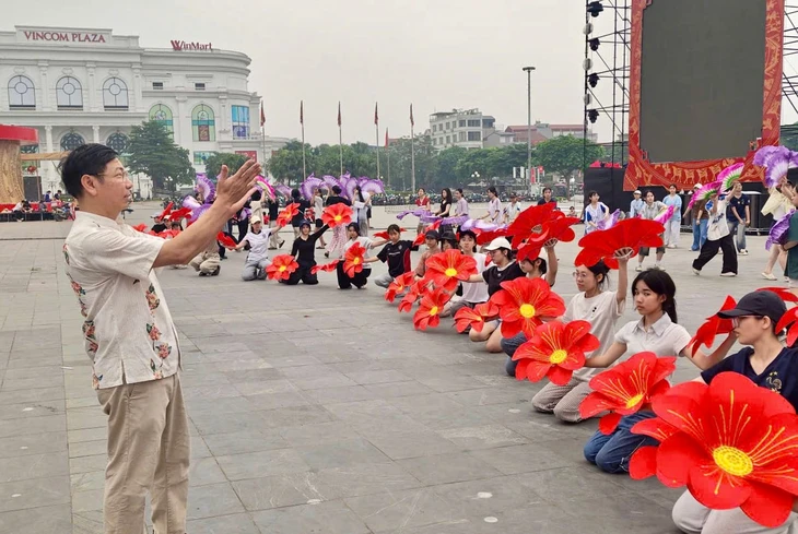 Đêm nghệ thuật khai mạc Lễ hội Đền Hùng sẽ tôn vinh di sản của Phú Thọ sau sáp nhập - Ảnh 2. lễ hội đền hùng - Ảnh 2.