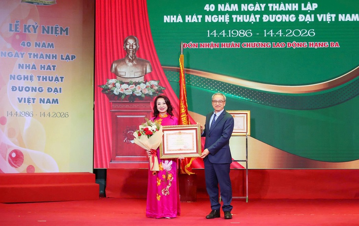 Có một nhà hát ra đời đúng năm đất nước đổi mới, luôn diễn 365 ngày trong năm - Ảnh 3.