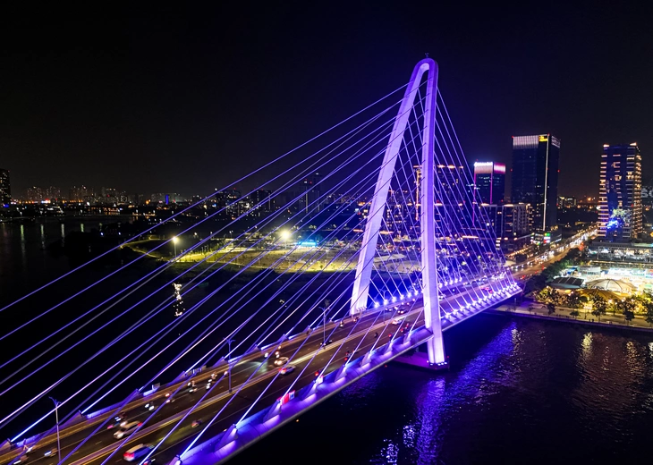 TP.HCM triển khai chiếu sáng nghệ thuật, 3D mapping ở Nhà hát thành phố, chợ Bến Thành, cầu Ba Son - Ảnh 1.